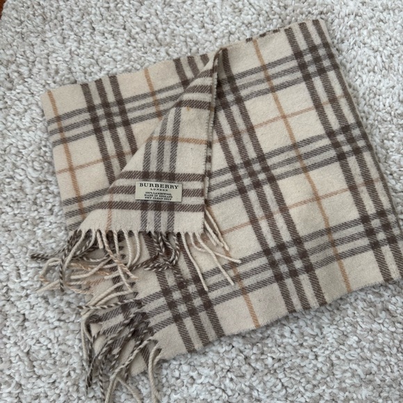 Burberry Scarf - Picture 1 of 3